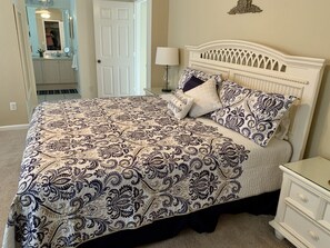4 bedrooms, desk, iron/ironing board, free WiFi