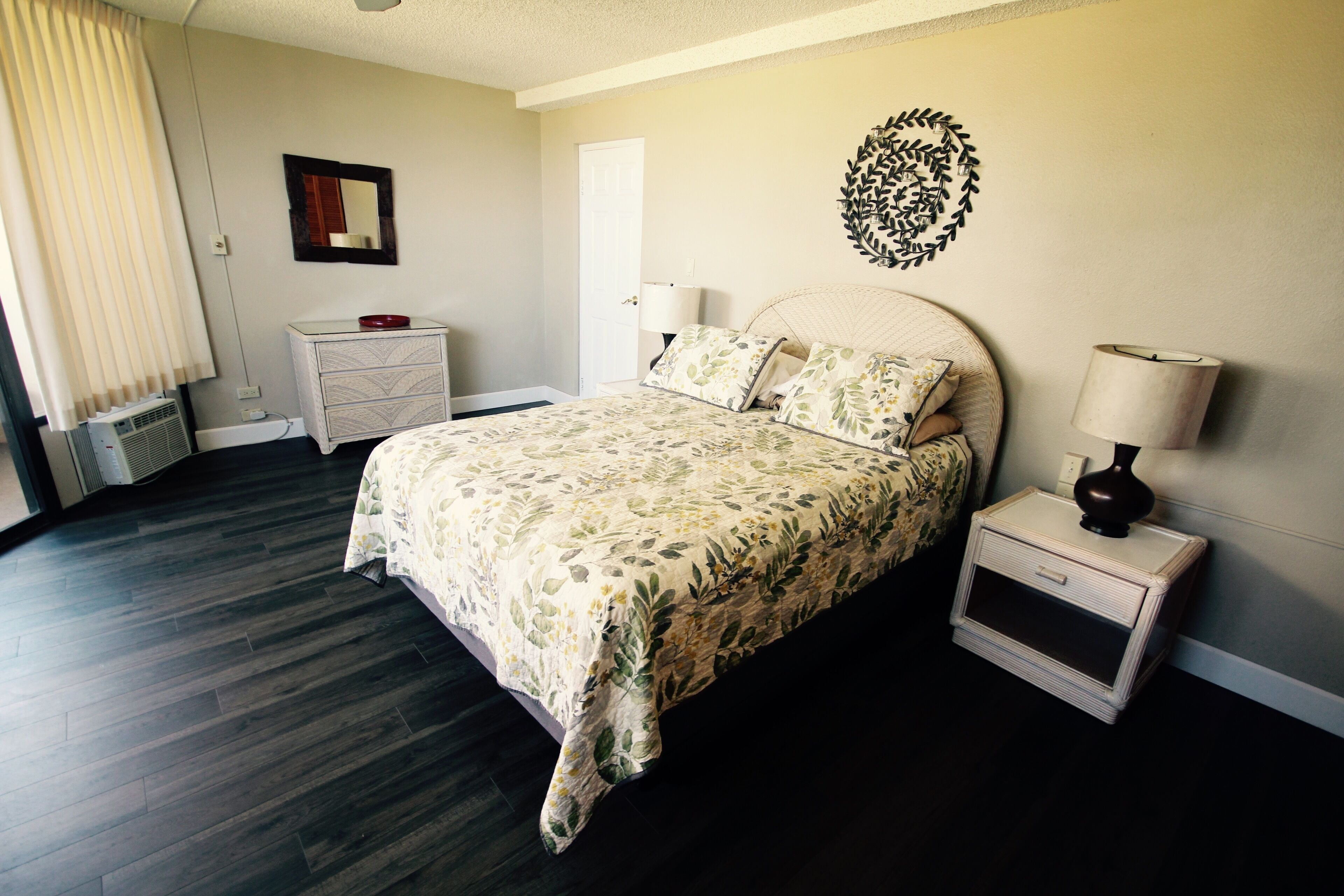 3 bedrooms, iron/ironing board, travel crib, free WiFi