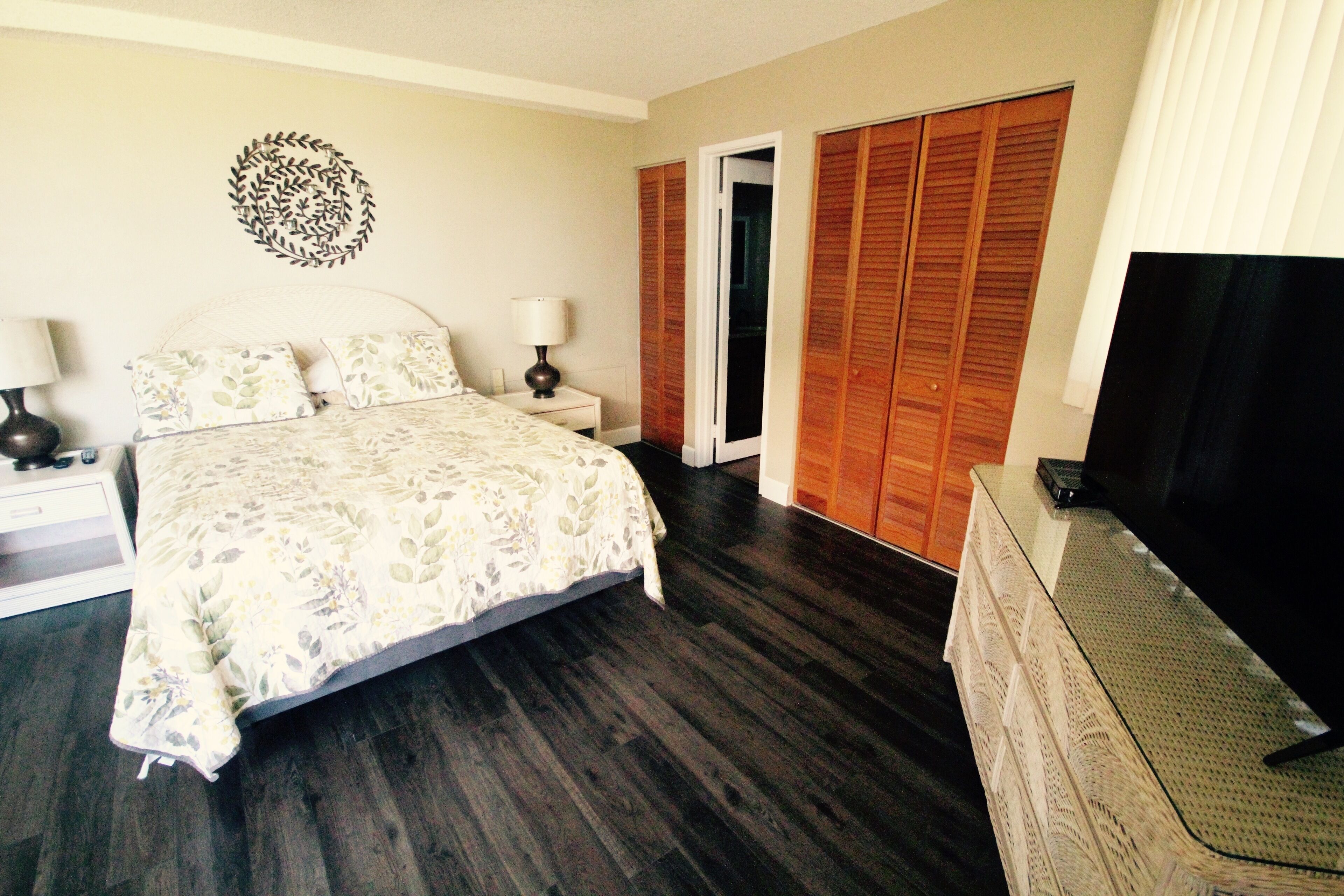 3 bedrooms, iron/ironing board, travel crib, free WiFi