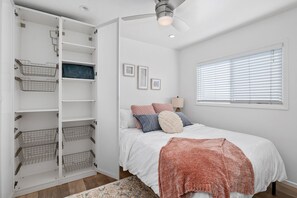 1 室のベッドルーム、アイロン / アイロン台、WiFi、ベッドシーツ