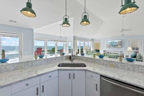 Interior - Oceanfront - Hot Tub, Elevator, Game Room, Cmty Pool & Tennis Court (Avon)