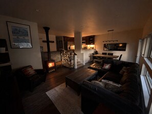 TV, fireplace, video games, DVD player - Family Friendly, Best Value Vail Getaway on Bus Route -  On-site Grocer! (Vail)