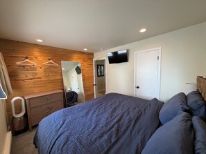 2 bedrooms, iron/ironing board, WiFi, bed sheets - Family Friendly, Best Value Vail Getaway on Bus Route -  On-site Grocer! (Vail)