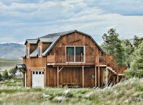 MT Yellowstone River Retreat, by Chico Hot Springs
Cabin 1 bedroom 1 bathroom 

