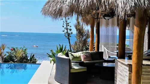 Stunning BEACH FRONT ACCOMODATION -DISCOUNT FOR JUNE - JULY - AUGUST 2026
