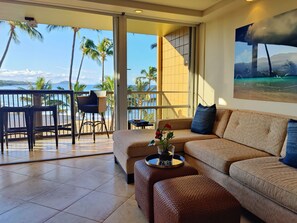 Smart TV, books - Newly Redecorated Ocean Front Condo (Kihei)