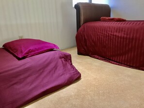 3 chambres, fer et planche à repasser, Wi-Fi, draps fournis