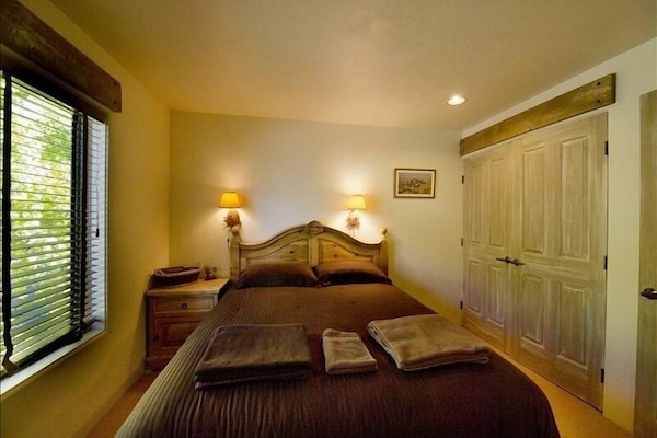 1ST BEDROOM WITH ENSUITE.