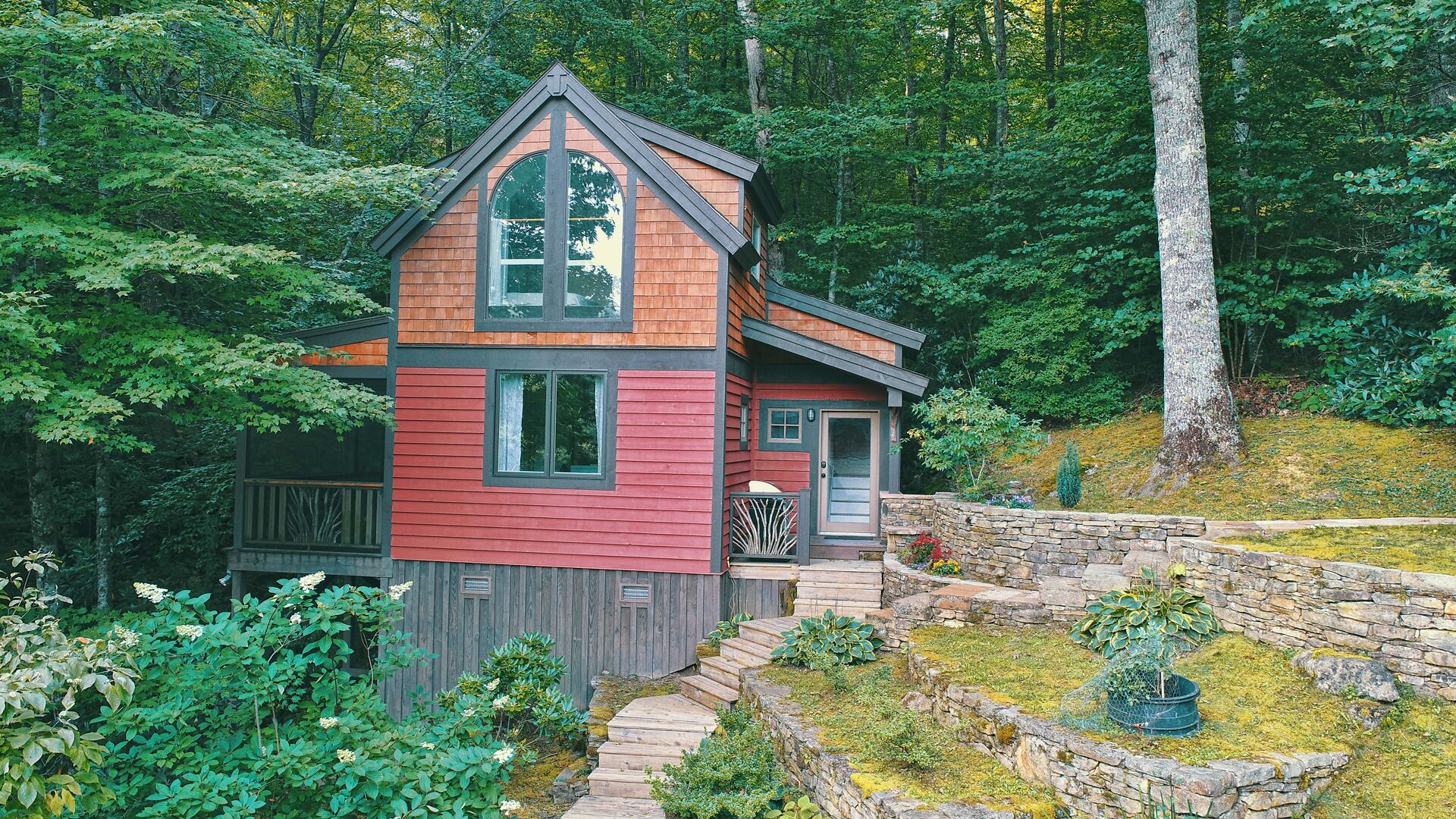 Cute Well Appointed Cabin, Lake Glenville Access, Close to Cashiers,Pet Friendly