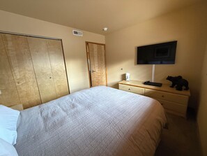 1 Schlafzimmer, Bügeleisen/Bügelbrett, kostenloses WLAN, Bettwäsche