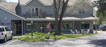 Walking distance to downtown Fish Creek and Minutes From Peninsula State Park!