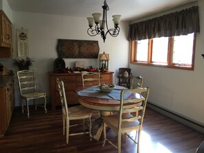 Dining - Walking distance to downtown Fish Creek and Minutes From Peninsula State Park! (Fish Creek)