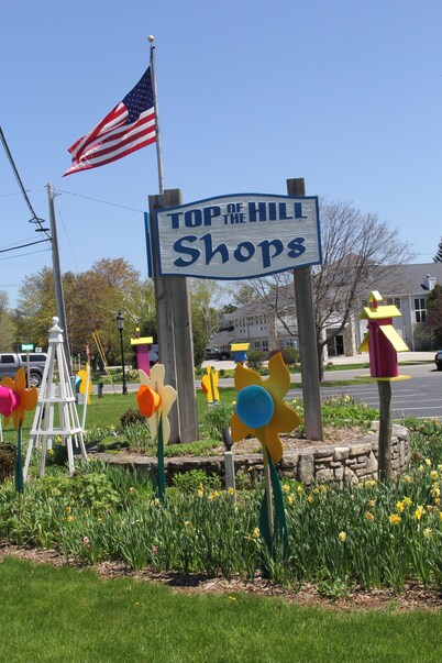 Walking distance to downtown Fish Creek and Minutes From Peninsula State Park!