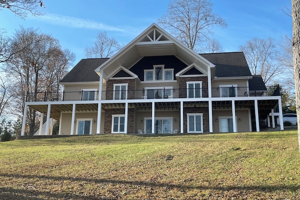 Beautiful lake view home