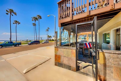 OB Pier 1 - Steps to beach and restaurants