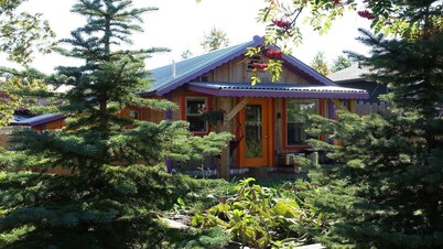 Mökki Cottage Downtown - a minute walk to pub, coffee shop and harbor