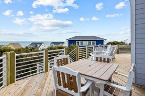 Outdoor dining - 3rd Row Oceanview,Private pool,hot tub,pet friendly,very short walk to beach (Emerald Isle)