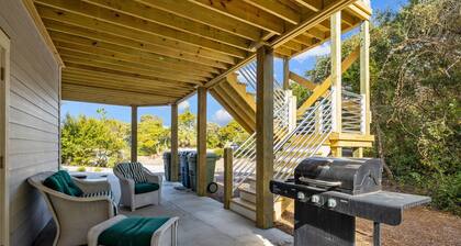 Rentoudu ja uusi! 3. rivin pyhäkkö! Lemmikkieläinystävällinen, uima-allas, poreallas, lähellä rantaa!