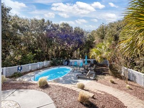 Pool - 3rd Row Oceanview,Private pool,hot tub,pet friendly,very short walk to beach (Emerald Isle)
