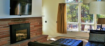 Light-Filled Cabin, Steps Away from Rocky Mtn Natl Park Entrance  *Year Round*