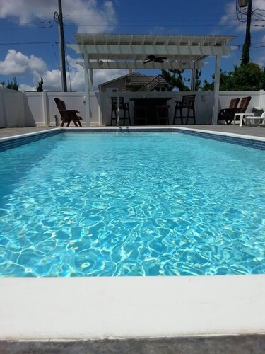 Tsipas Oceanview Walk to Beach Restaurants Movies  Shopping!