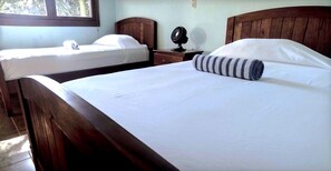 4 habitaciones, tabla de planchar con plancha, wifi y ropa de cama
