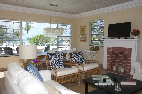 Sweeping views of harbor through the picture window.