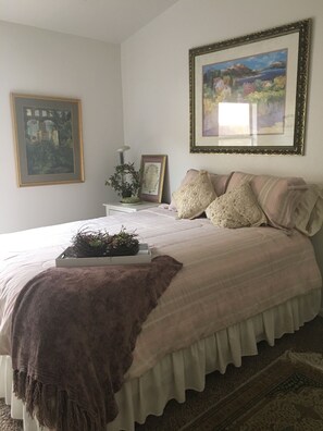 4 bedrooms, iron/ironing board, WiFi, bed sheets - 4 bedroom Home in Gilbert, Val Vista Lakes master planned  community, Sleeps 8-1 (Gilbert)