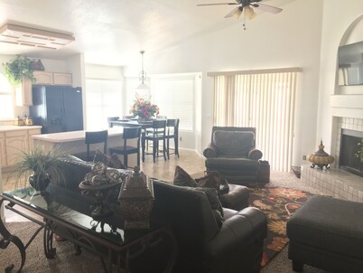 4 bedroom Home in Gilbert, Val Vista Lakes master planned  community, Sleeps 8-1