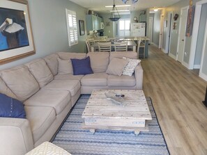 Smart TV, fireplace, books, stereo