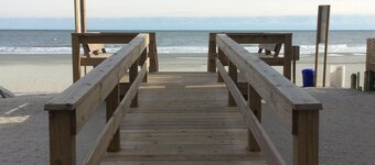 SUMMER DISCOUNT 5 BR/5.5BA-1BLK frm Beach/Marsh/Dock/Pvt Pool/Pet Friendly