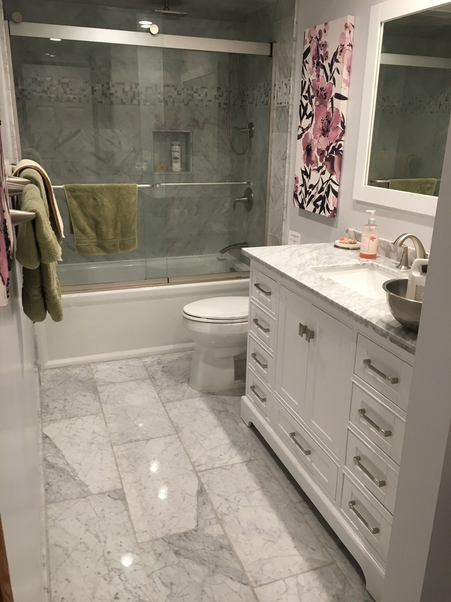 Combined shower/tub, hair dryer, towels, soap