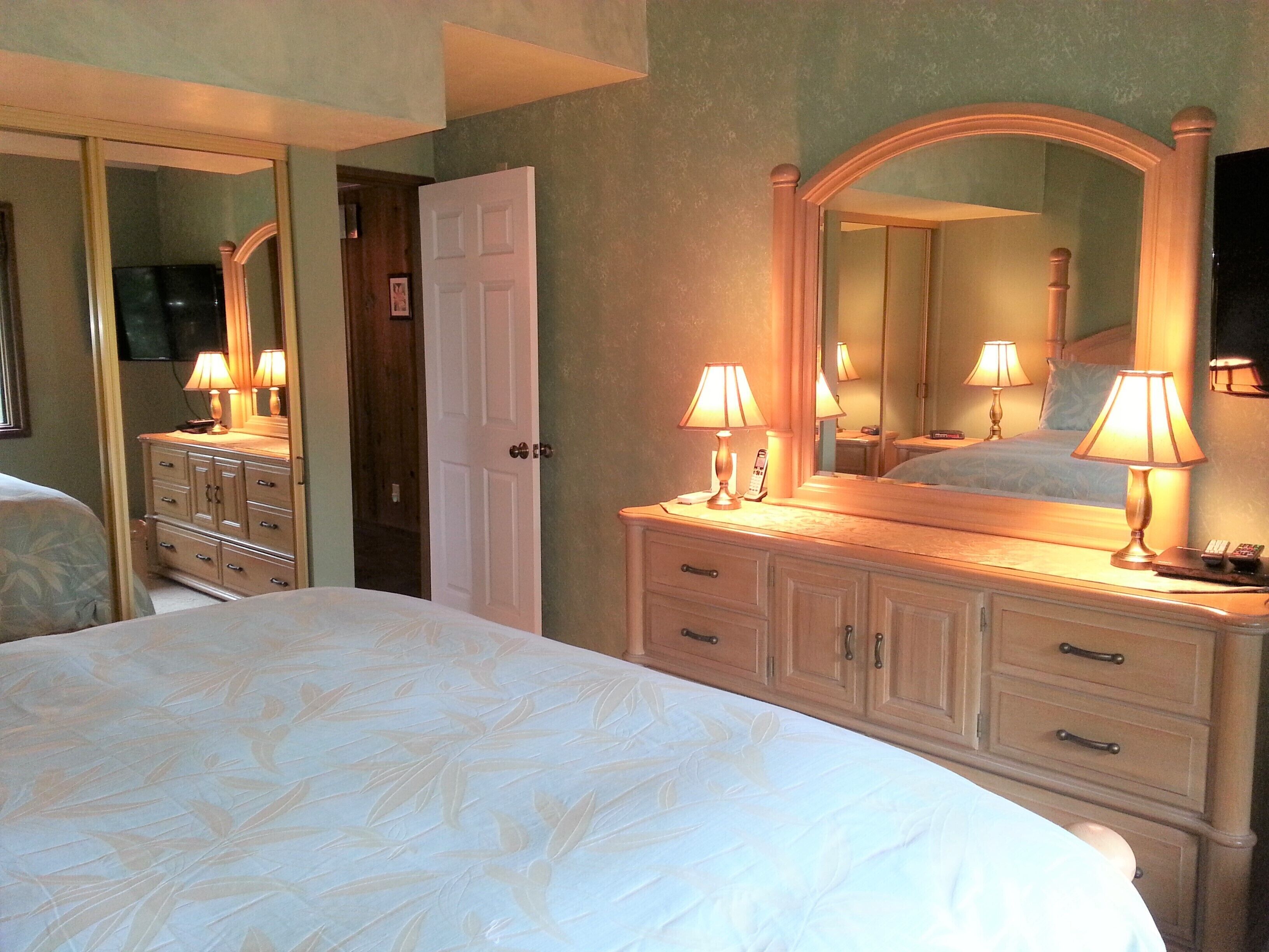 2 bedrooms, desk, iron/ironing board, travel crib