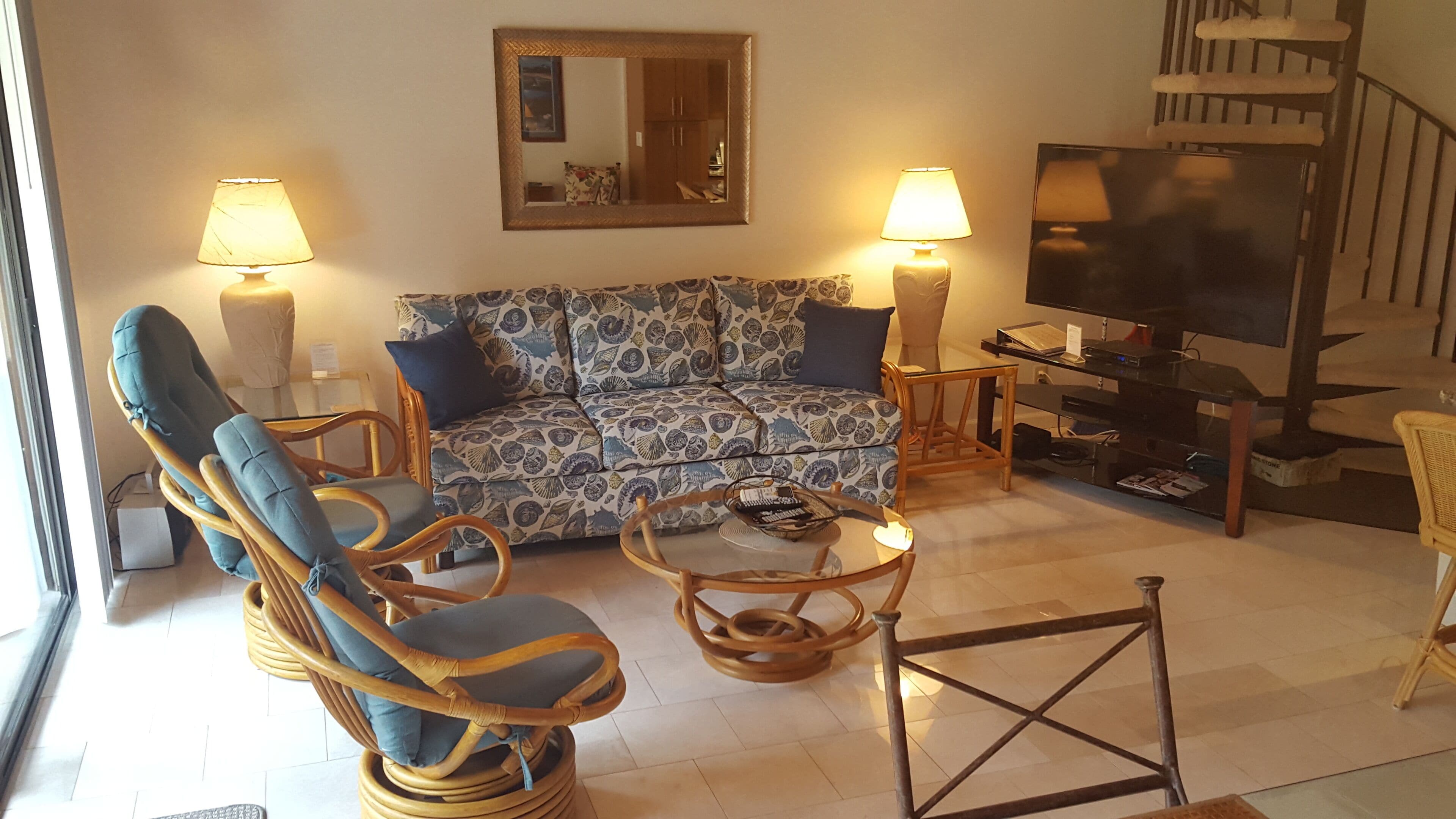 Flat-screen TV, DVD player, table tennis, stereo