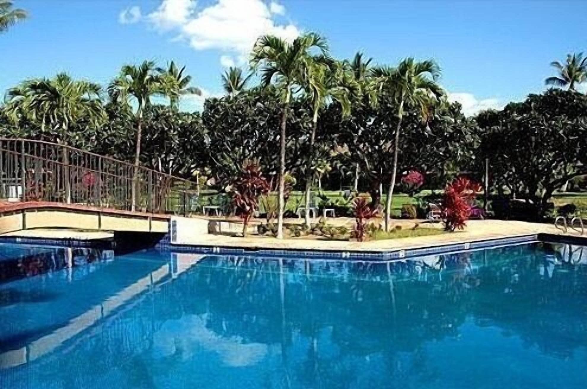 Large 2 Floor Condo - Wifi/Central Air & Pool Across From Beach - Lots of Extras