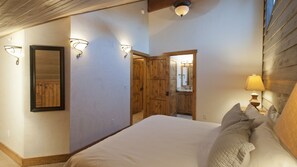 2 bedrooms, premium bedding, iron/ironing board, free WiFi