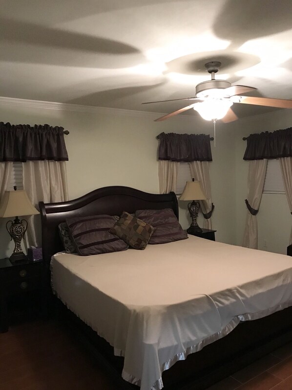 2 bedrooms, iron/ironing board, free WiFi, bed sheets