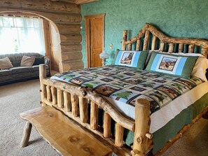 5 bedrooms, desk, iron/ironing board, travel cot - Exclusive Family Luxury Mountaintop Lodge on 43 acres (Granby)
