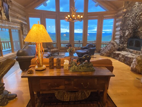 Exclusive Family Luxury Mountaintop Lodge on 43 acres