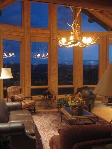 Exclusive Family Luxury Mountaintop Lodge on 43 acres