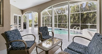 Paradise - 5 min walk to beach! 3 bedroom, 2 bath, sleeps 8!