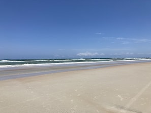 On the beach, sun-loungers, beach towels - BEACHFRONT COMPLEX FULLY RENOVATED 2025  
2 BED 2 BATH  2 POOLS & 2 KIDDIE POOLS (New Smyrna Beach)