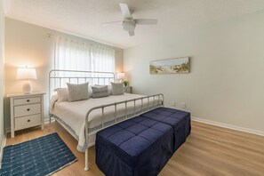 2 habitaciones, tabla de planchar con plancha y cuna de viaje 