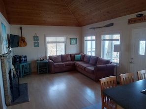 TV, fireplace, stereo