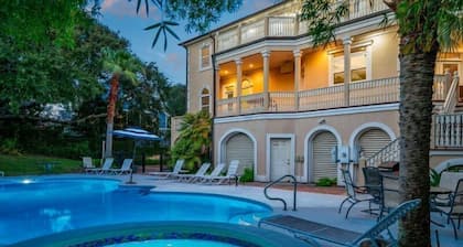 3495 dollaria pois! Villa Del Mare on Isle of Palms ~ PRIVATE POOL / HOT TUB, OCEAN VIEWS, ELEV!