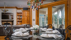 A dining area with a round table set for six, surrounded by chairs. - Villa Del Mare PRIVATE POOL/HOT TUB, OCEAN VIEWS, ELEV! (Isle Of Palms)
