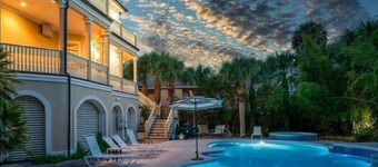 Villa Del Mare PRIVATE POOL/HOT TUB, OCEAN VIEWS, ELEV!