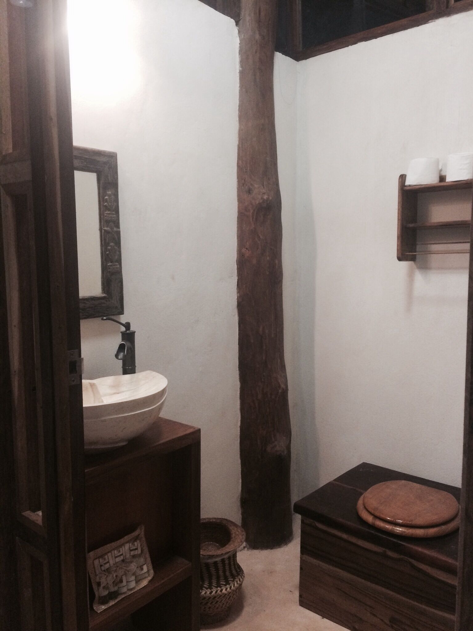 Towels, soap, shampoo, toilet paper