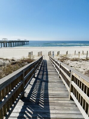 On the beach, sun-loungers - Save 10% Last min & Week! Gulf Front, Panoramic Views, Beach Supplies, Pool! (Orange Beach)