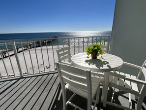 Outdoor dining - Save 10% Last min & Week! Gulf Front, Panoramic Views, Beach Supplies, Pool! (Orange Beach)